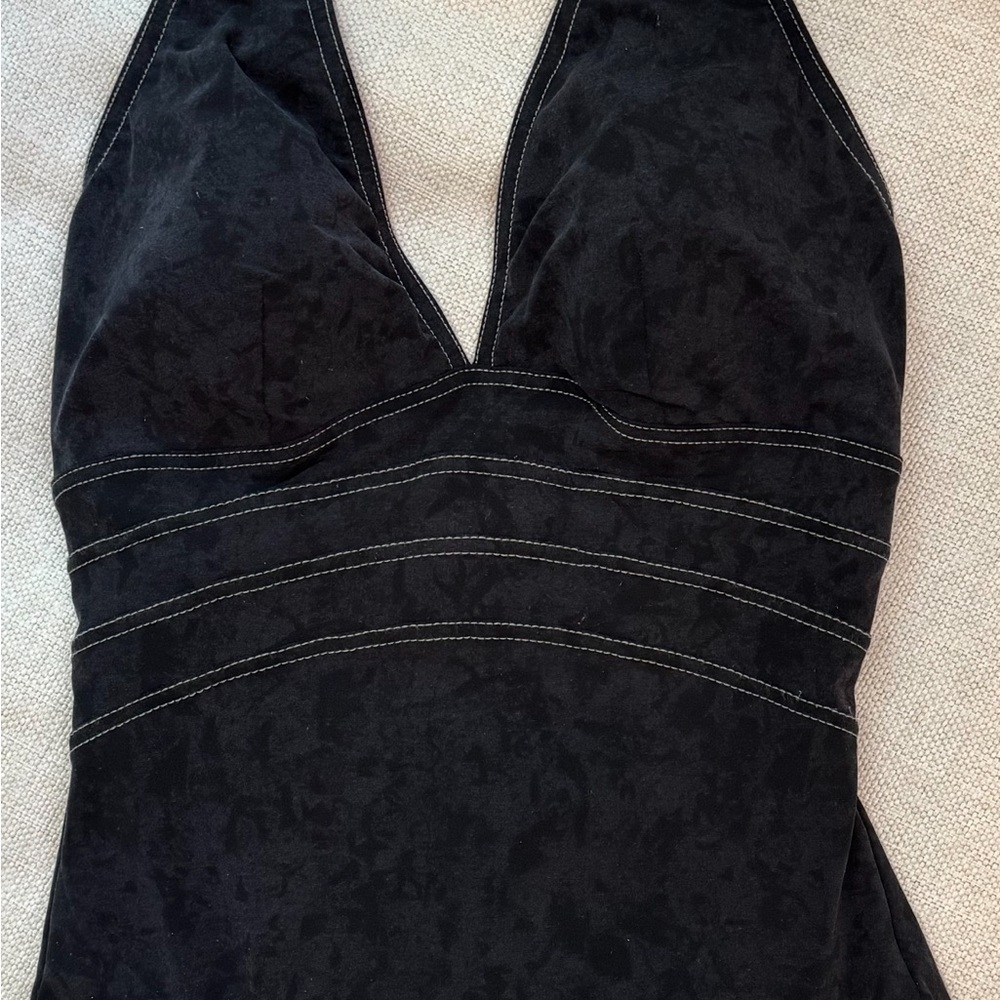 STUNNING one piece suit with matching swim skirt, size large, unique & sexy. ๐ - Picture 8 of 13